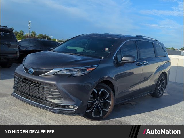 Used 2025 Toyota Sienna Platinum