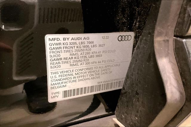 Used 2023 Audi e-tron Premium w/ Convenience Plus Package image 35