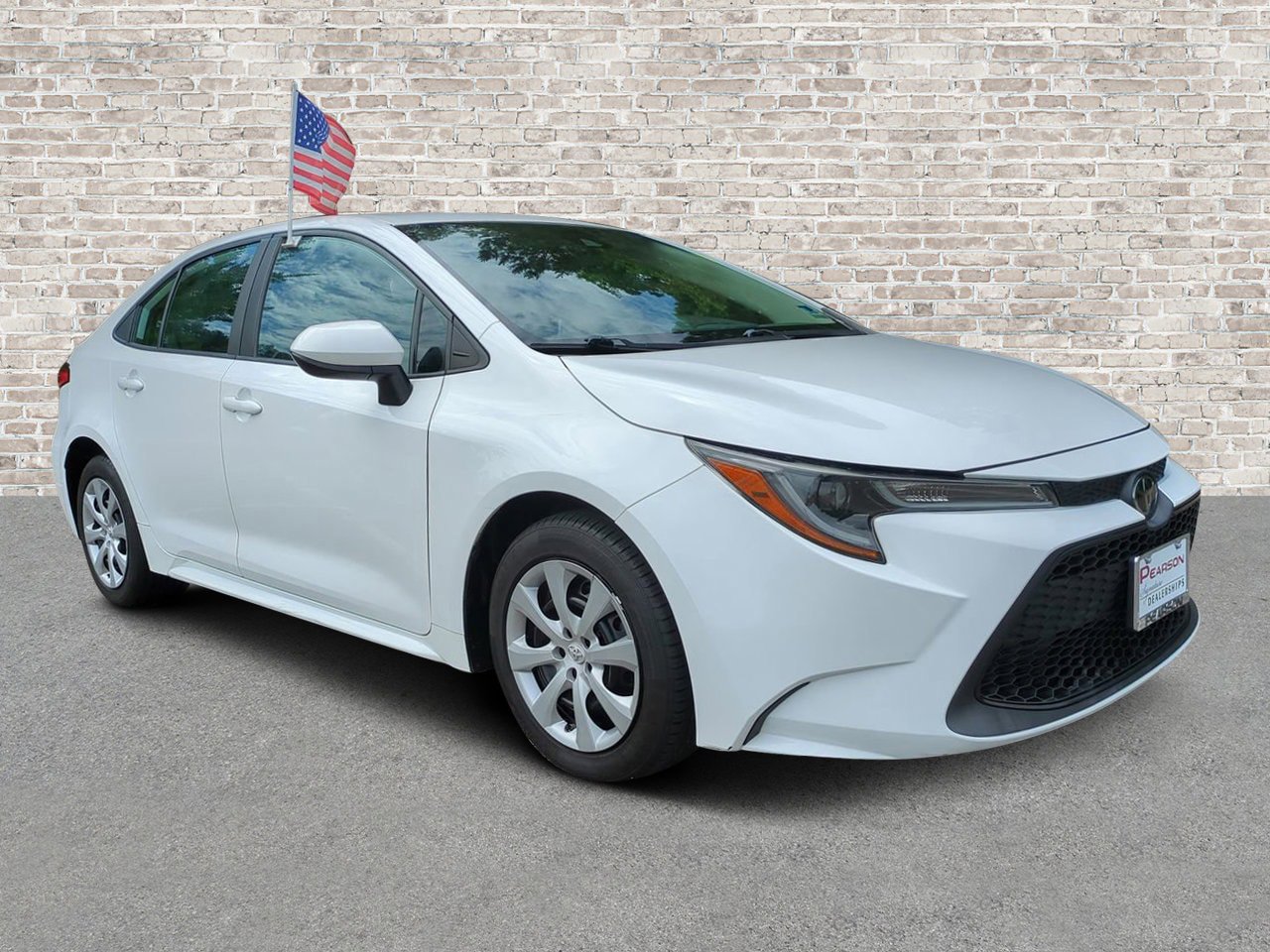 Used 2021 Toyota Corolla LE FWD image 1