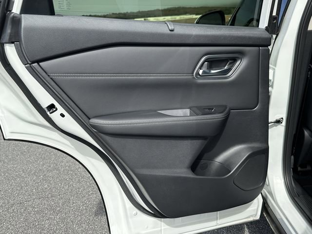 New 2026 Nissan Rogue Platinum image 17