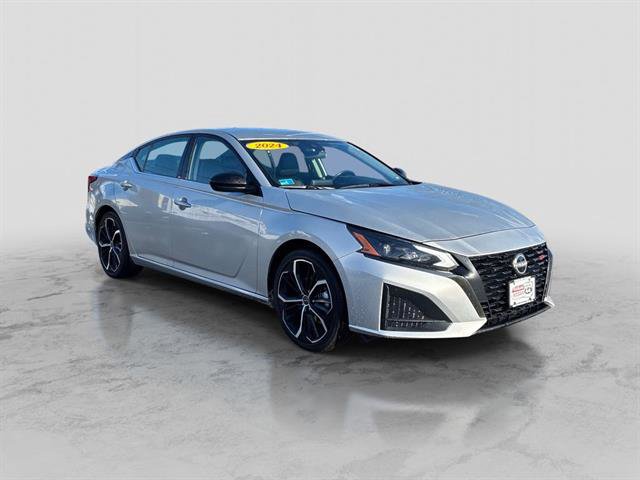 Certified 2024 Nissan Altima 2.5 SR image 3