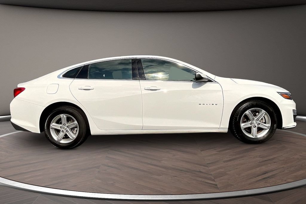 Used 2024 Chevrolet Malibu LT FWD image 9