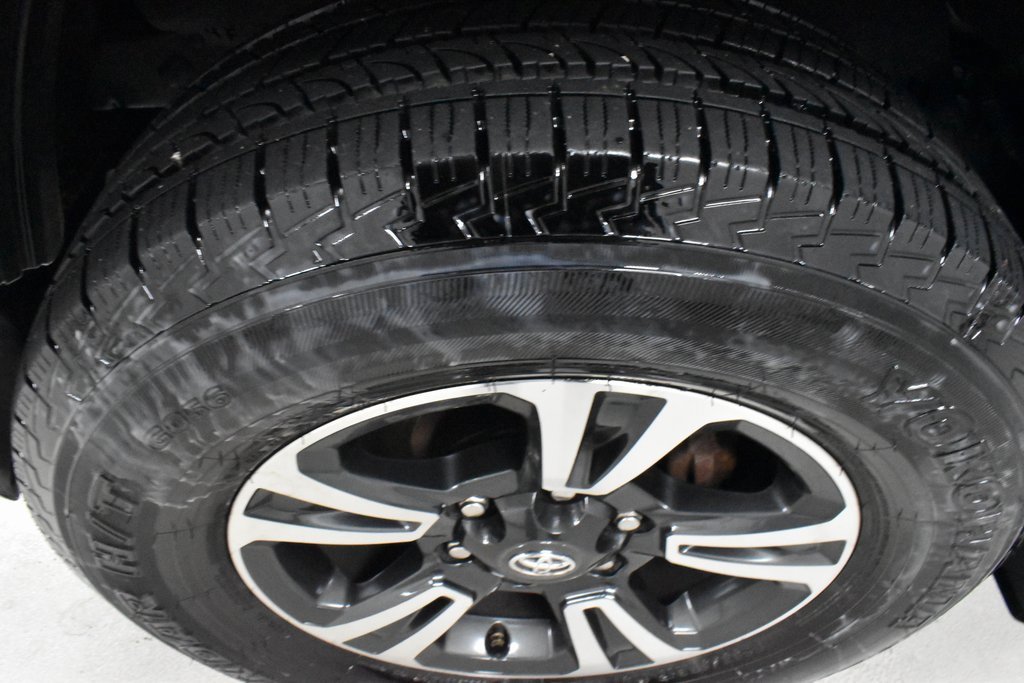 Used 2016 Toyota Tacoma TRD Sport image 9