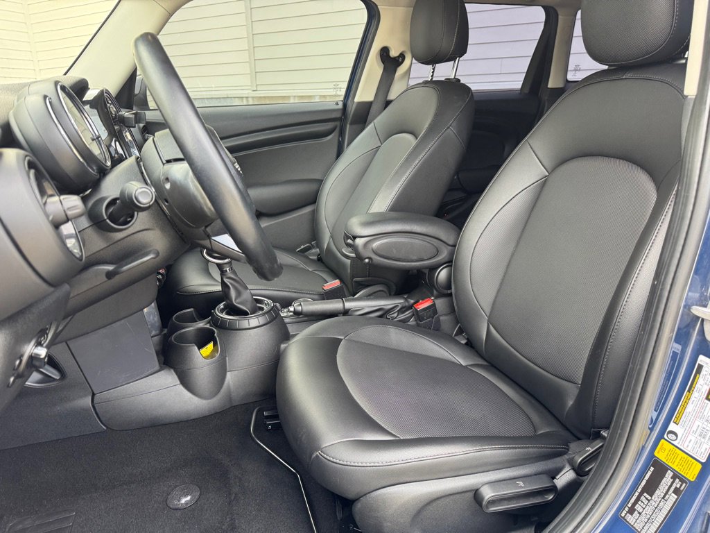 Used 2016 MINI Cooper 4-Door Hardtop image 10