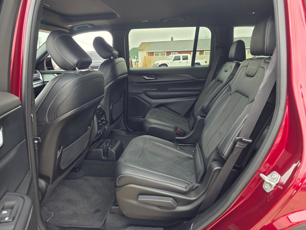 Used 2024 Jeep Grand Cherokee L Altitude image 12