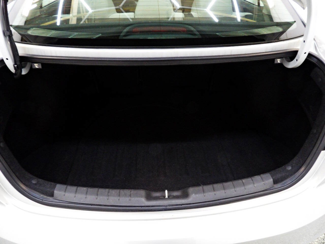 Used 2019 Hyundai Elantra SE FWD image 13