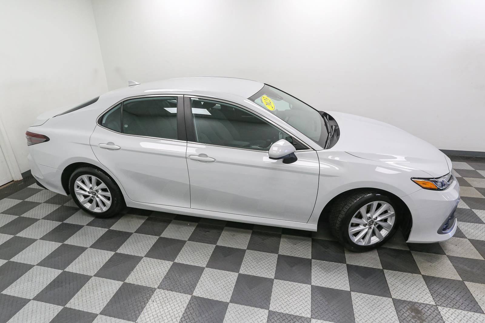 Used 2023 Toyota Camry LE FWD image 5