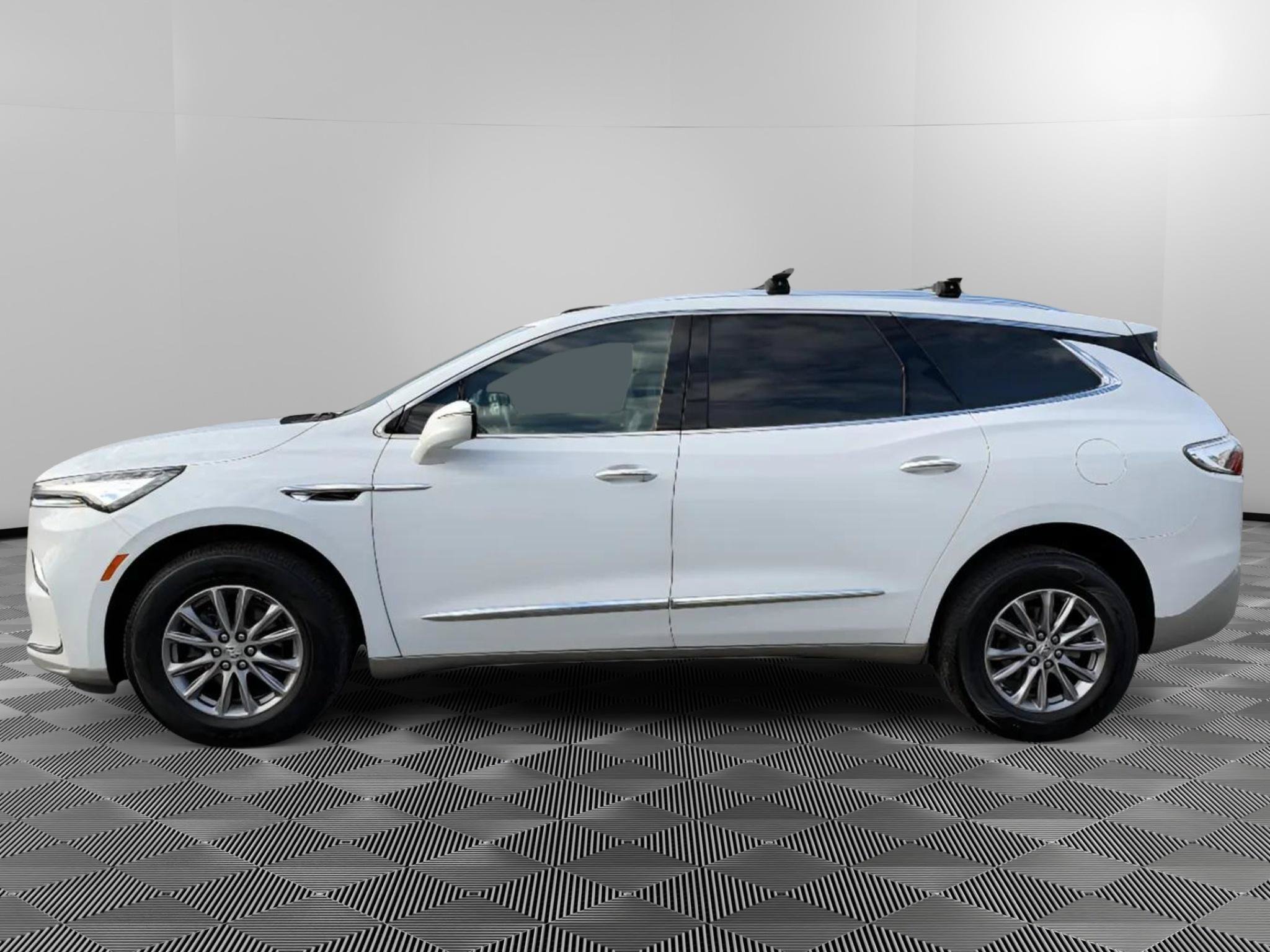 Used 2023 Buick Enclave Essence AWD/4WD image 5