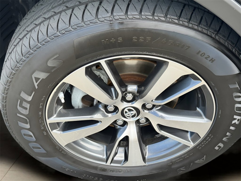 Used 2018 Toyota RAV4 XLE image 19