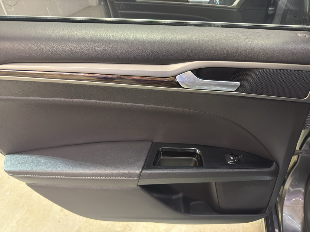 Used 2014 Ford Fusion SE w/ Equipment Group 202A FWD image 27
