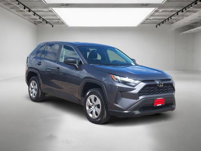 Used 2025 Toyota RAV4 LE AWD/4WD image 8