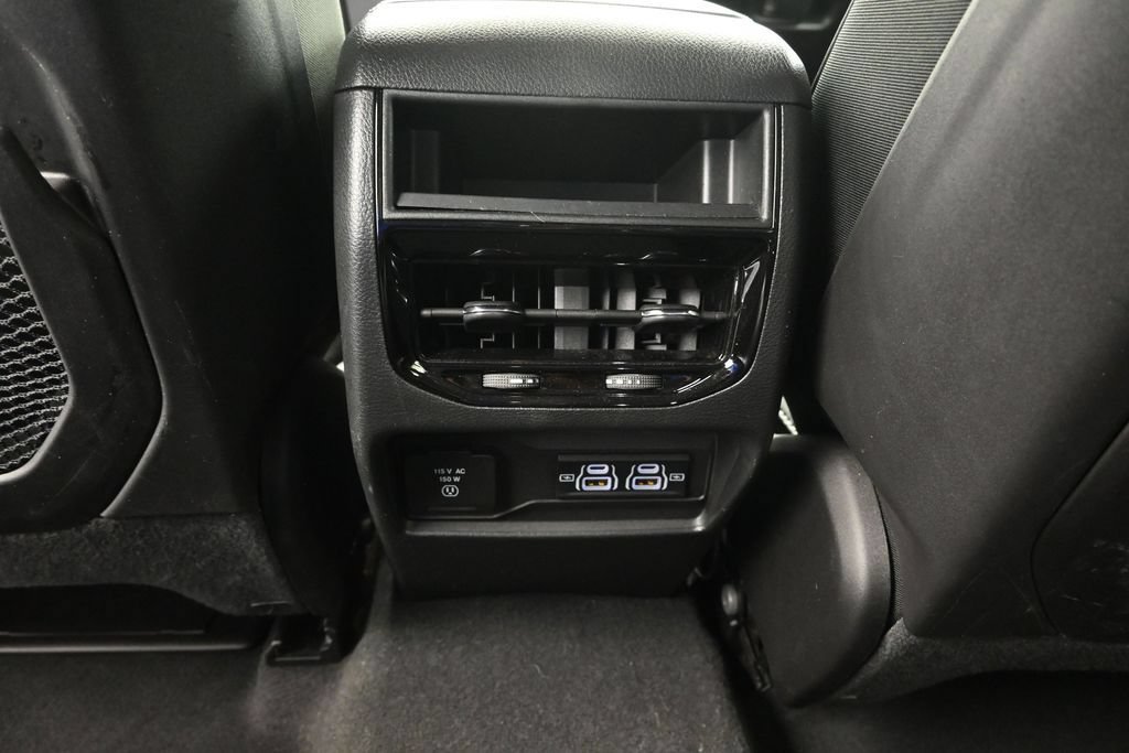 Used 2024 Jeep Grand Cherokee Altitude RWD image 19