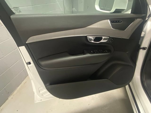 Used 2025 Volvo XC90 B5 Core AWD/4WD image 7