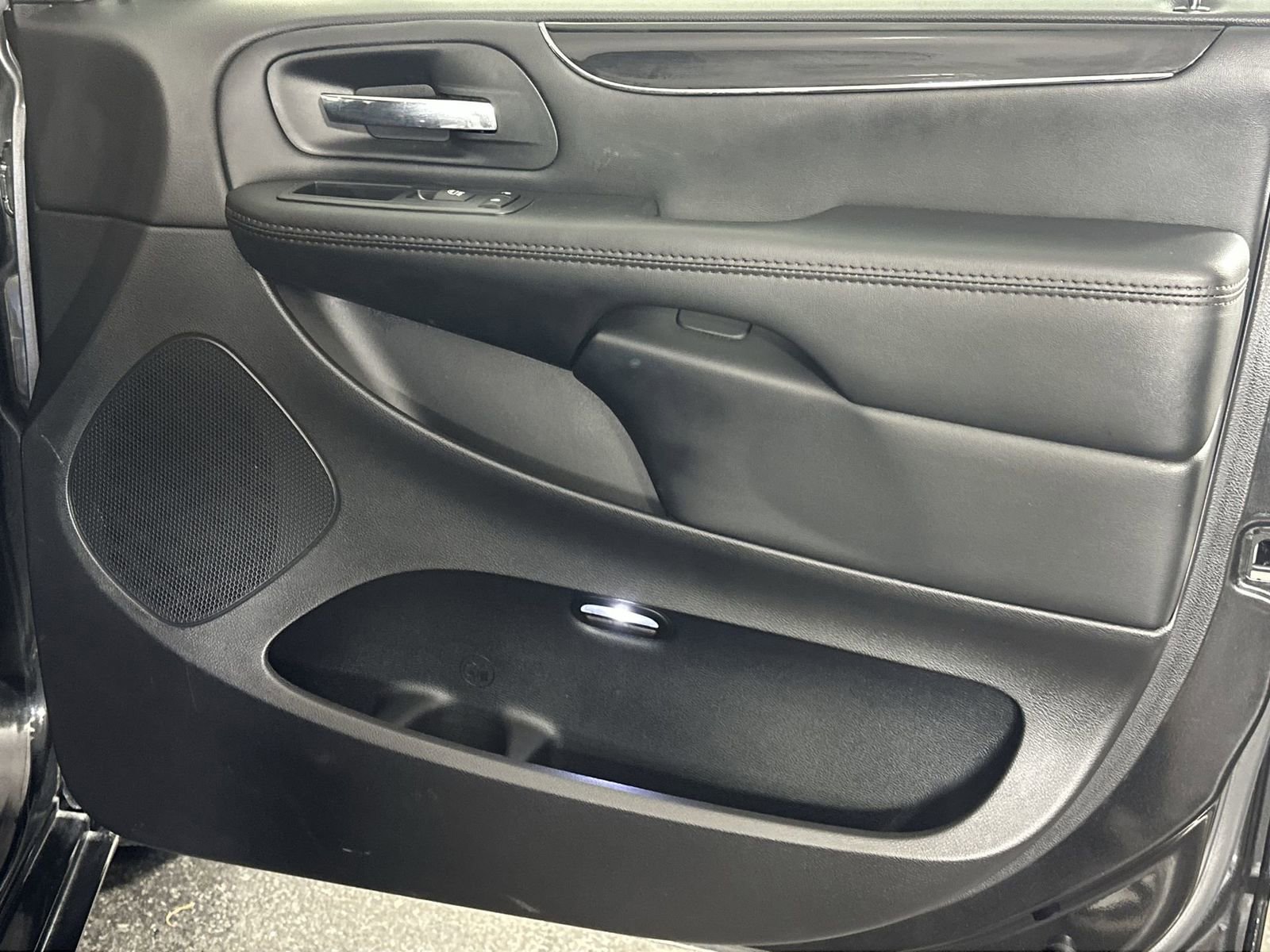 Used 2020 Dodge Grand Caravan SE image 35