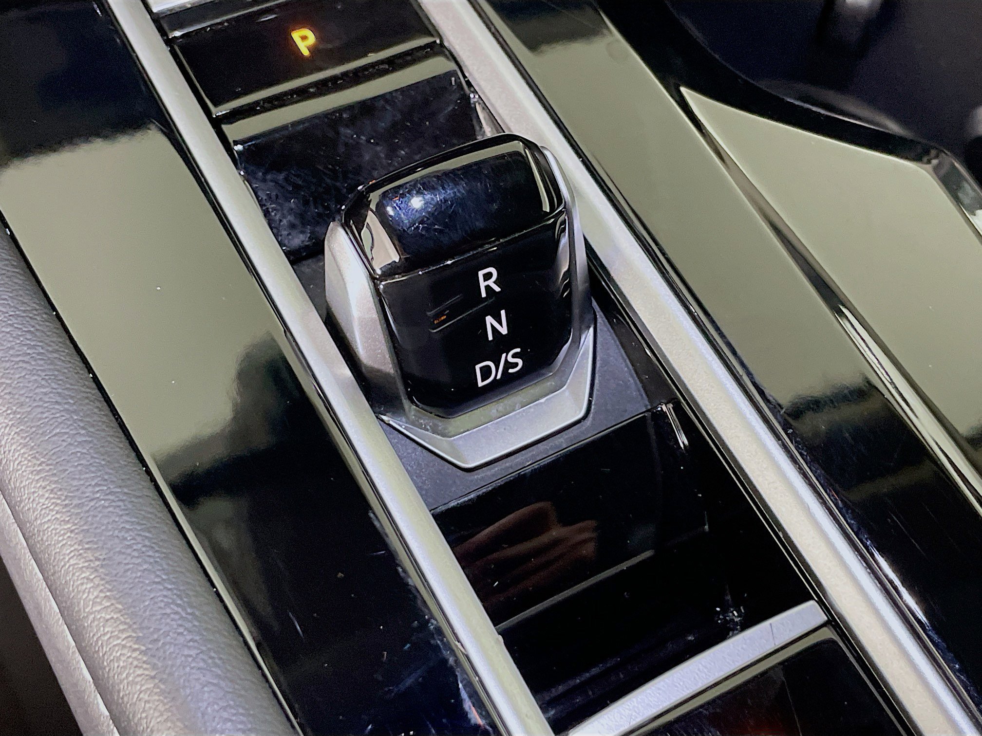 Used 2025 Volkswagen Atlas SE image 24