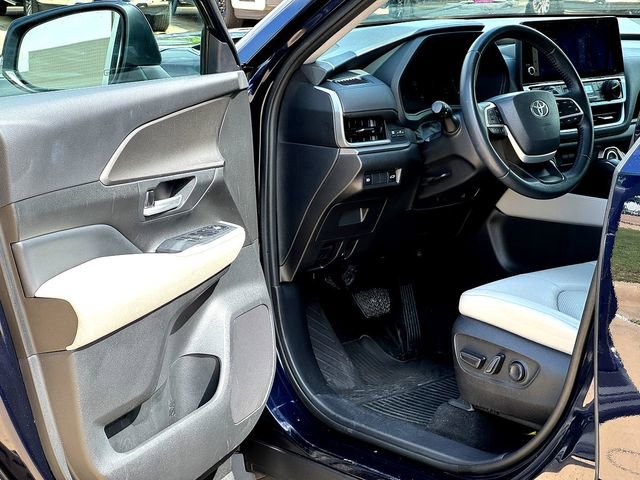 Used 2024 Toyota Grand Highlander AWD image 8