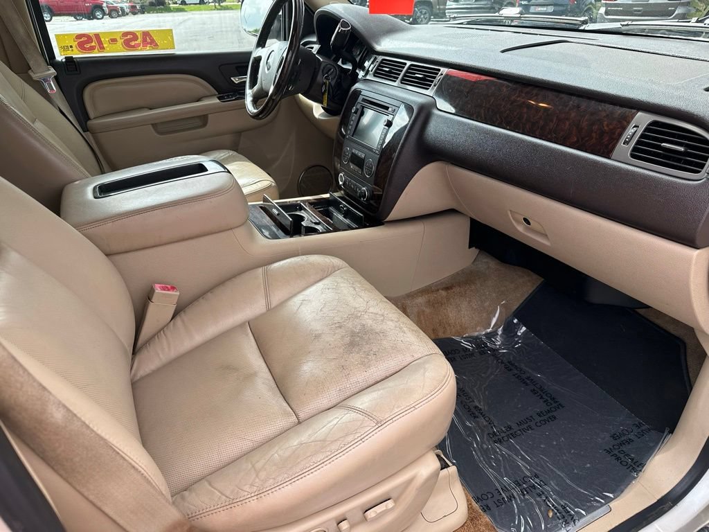 Used 2011 GMC Yukon XL Denali RWD image 18