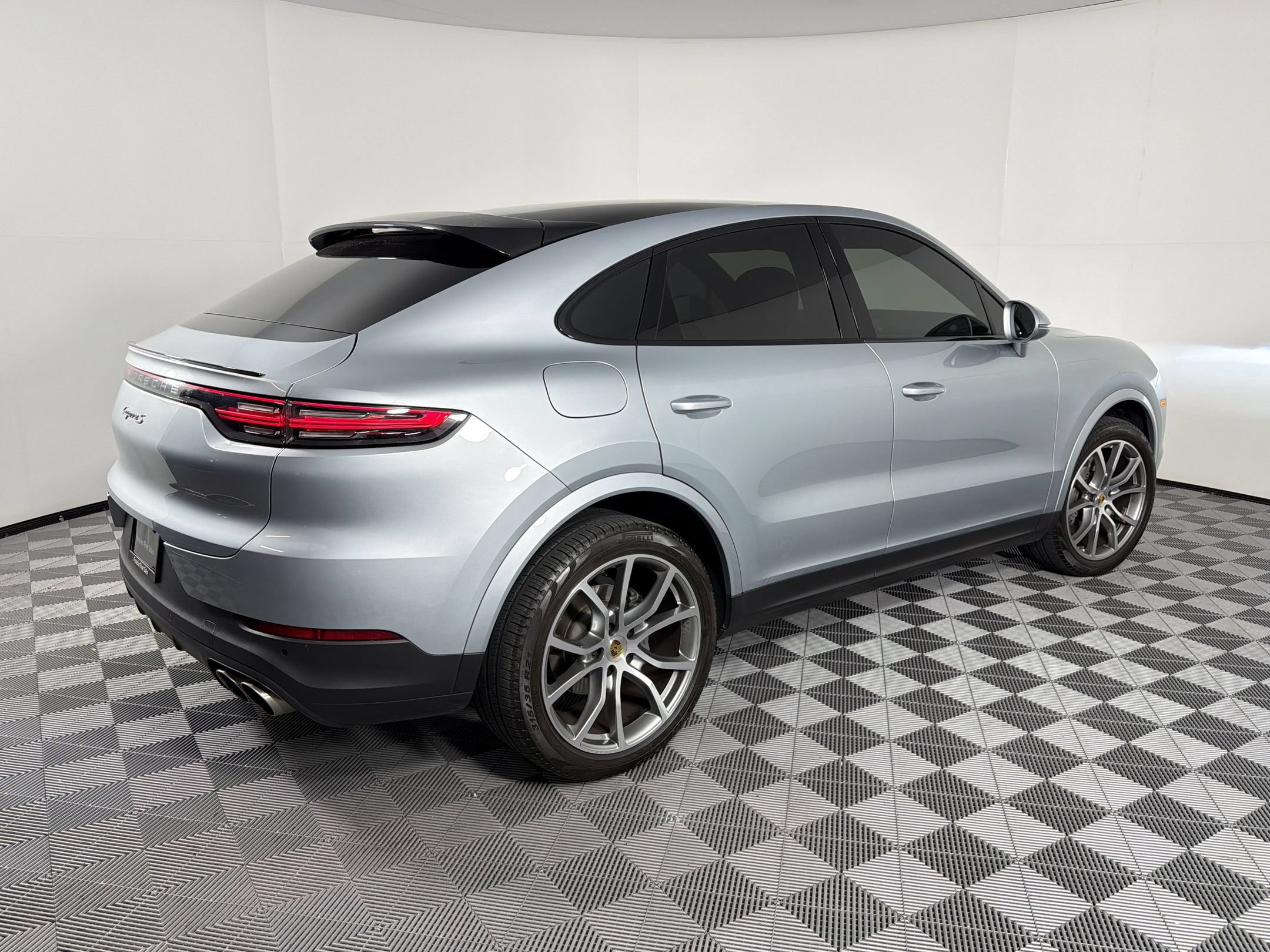 Certified 2023 Porsche Cayenne Coupe AWD/4WD image 9