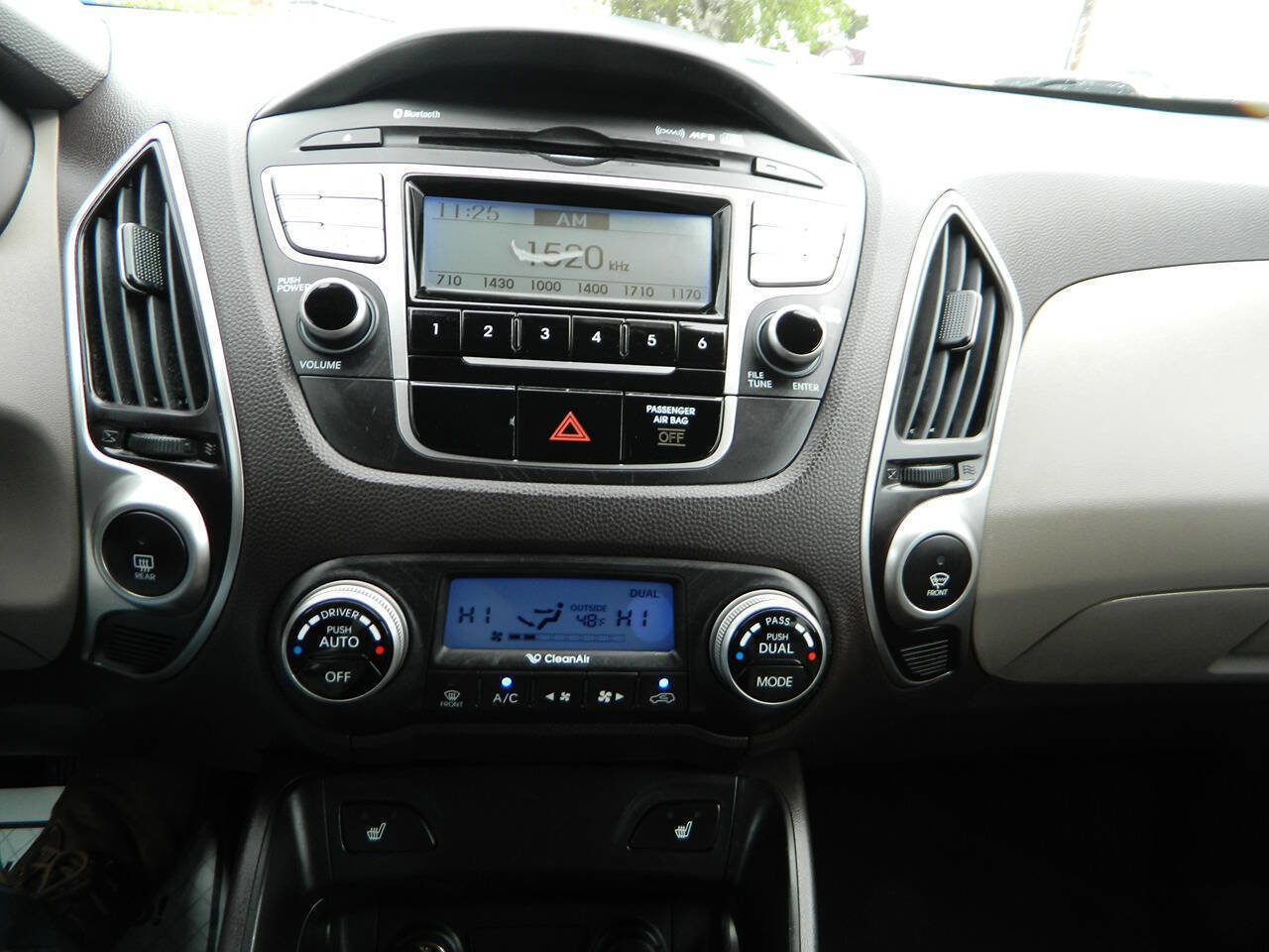 Used 2010 Hyundai Tucson Limited FWD image 19