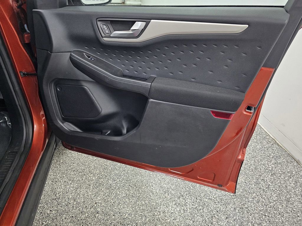 Used 2020 Ford Escape SE FWD image 18