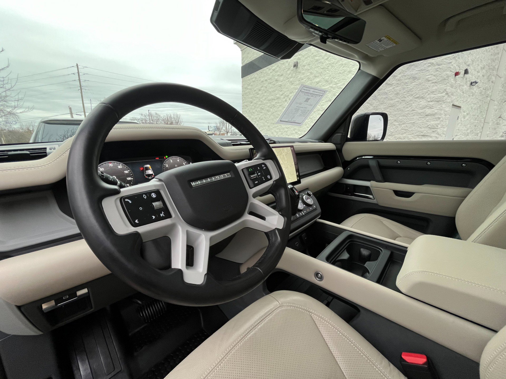 Used 2024 Land Rover Defender 110 SE image 10