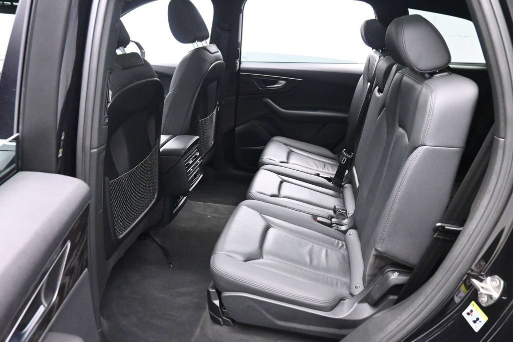 Used 2021 Audi Q7 3.0T Premium Plus w/ Premium Plus Package AWD/4WD image 14