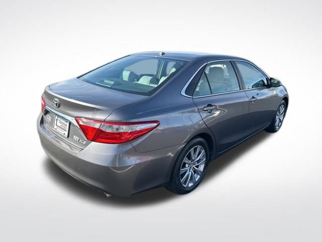 Used 2015 Toyota Camry XLE w/ Moonroof Package image 5