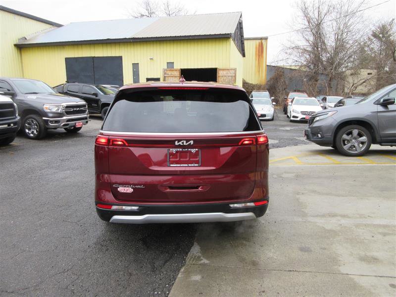 Used 2022 Kia Carnival LX image 4