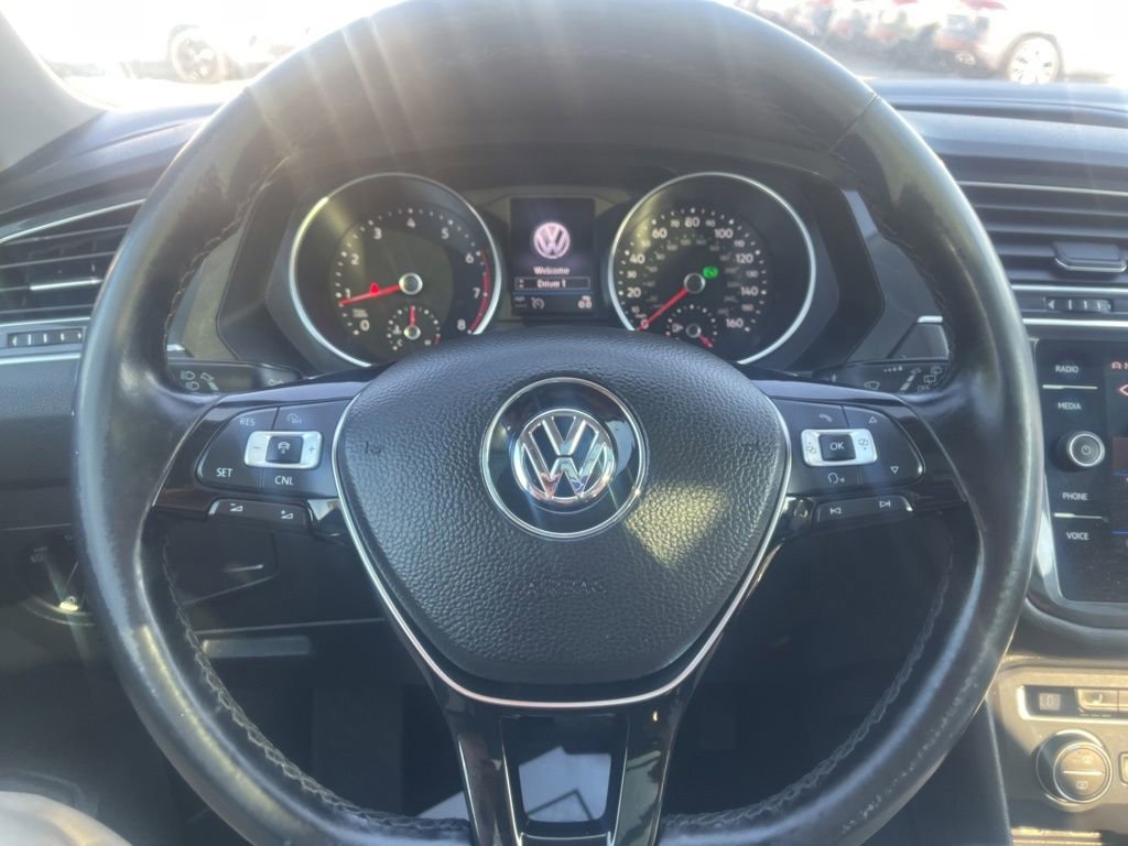 Used 2018 Volkswagen Tiguan SEL AWD/4WD image 19