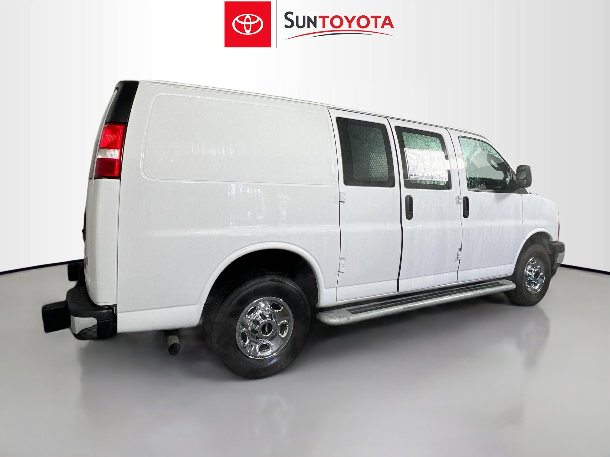 Used 2024 GMC Savana 2500 w/ Driver Convenience Package image 4