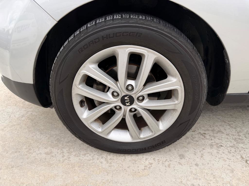 Used 2019 Kia Soul + FWD image 13