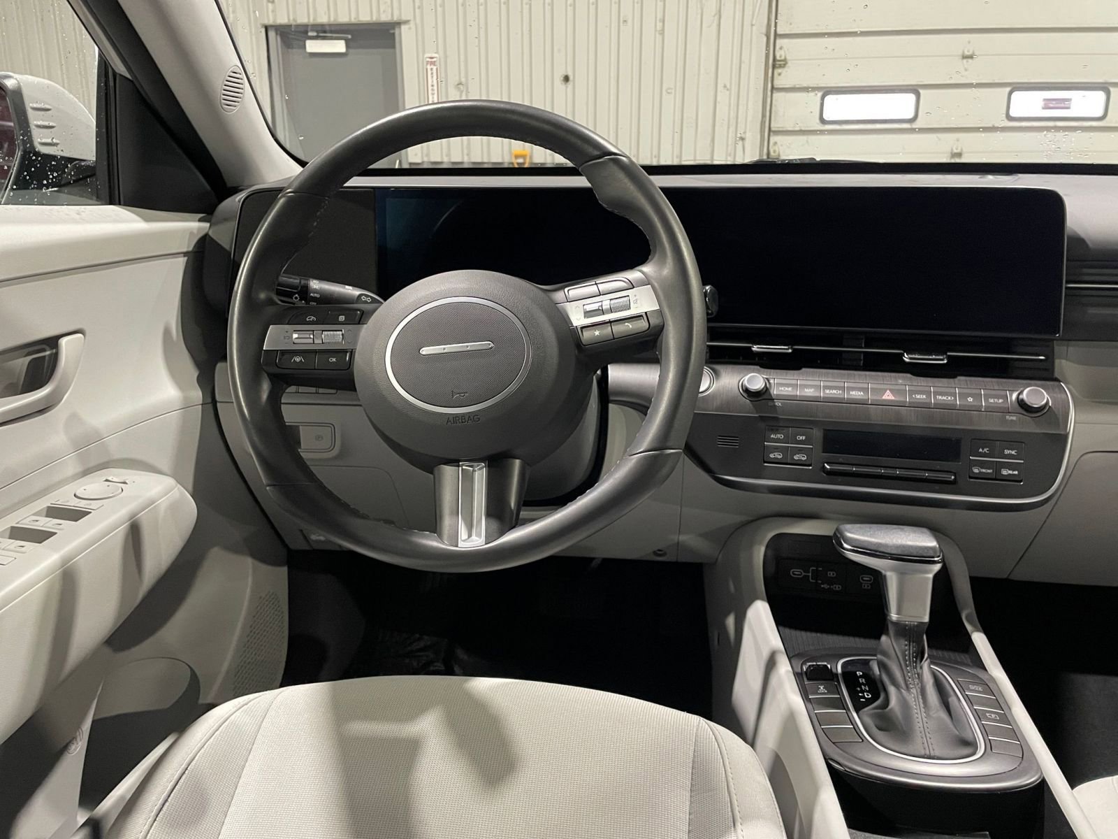 Used 2025 Hyundai Kona SEL image 35