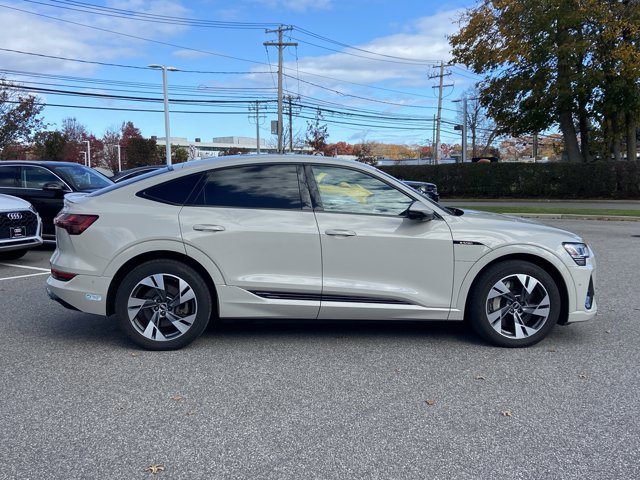 Used 2022 Audi e-tron Premium w/ Convenience Plus Package image 4