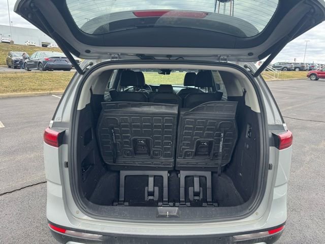 Used 2022 Kia Carnival SX image 9