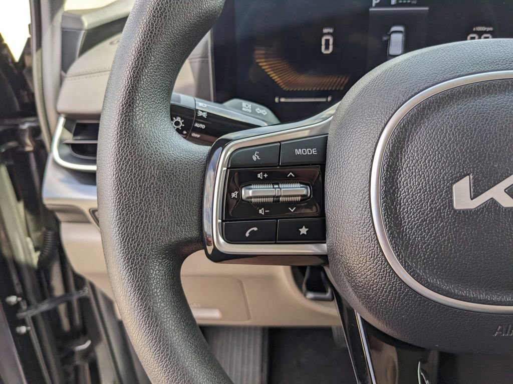 Certified 2026 Kia Carnival LX FWD image 32