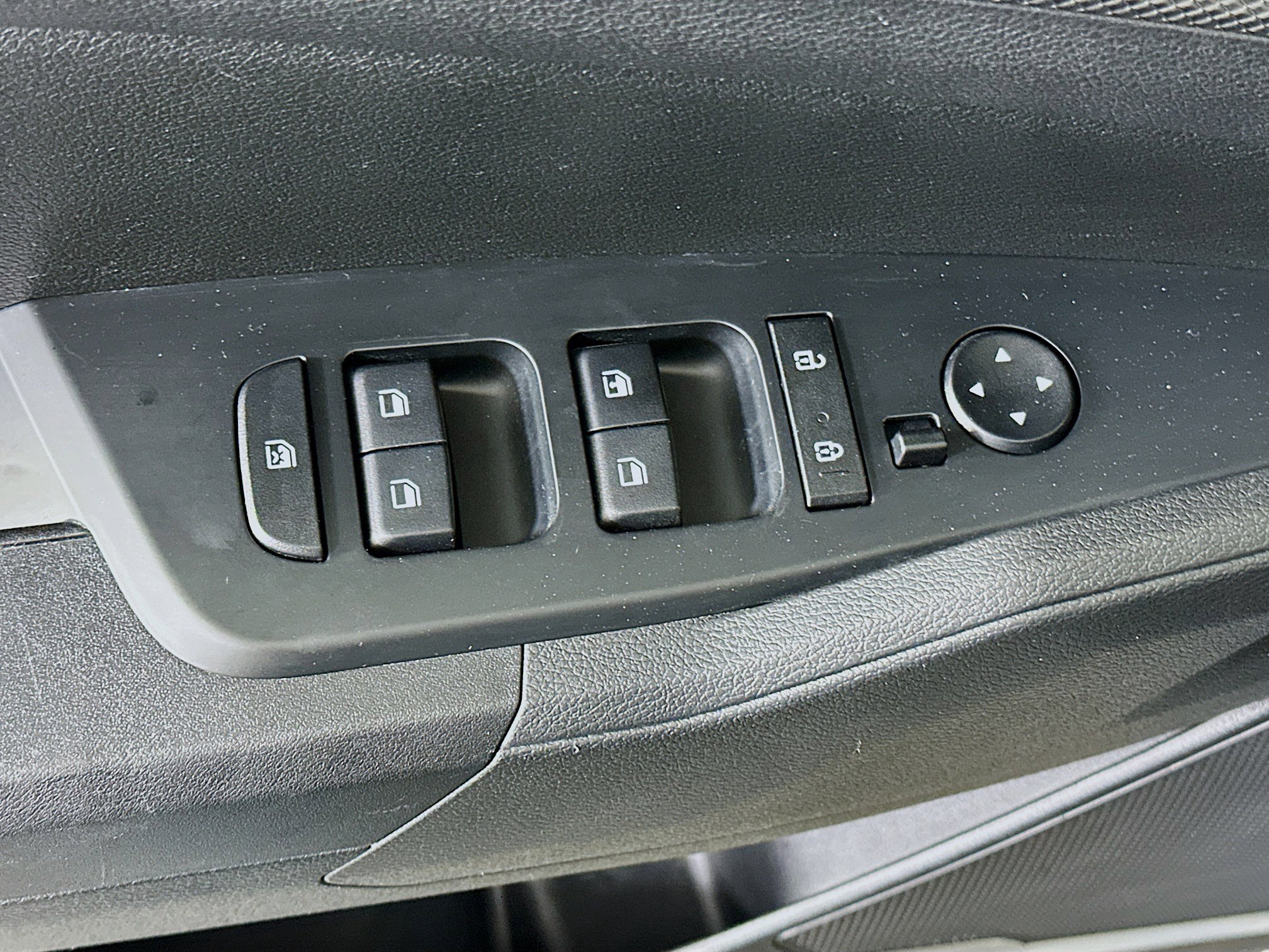 Used 2025 Kia Sportage LX image 15