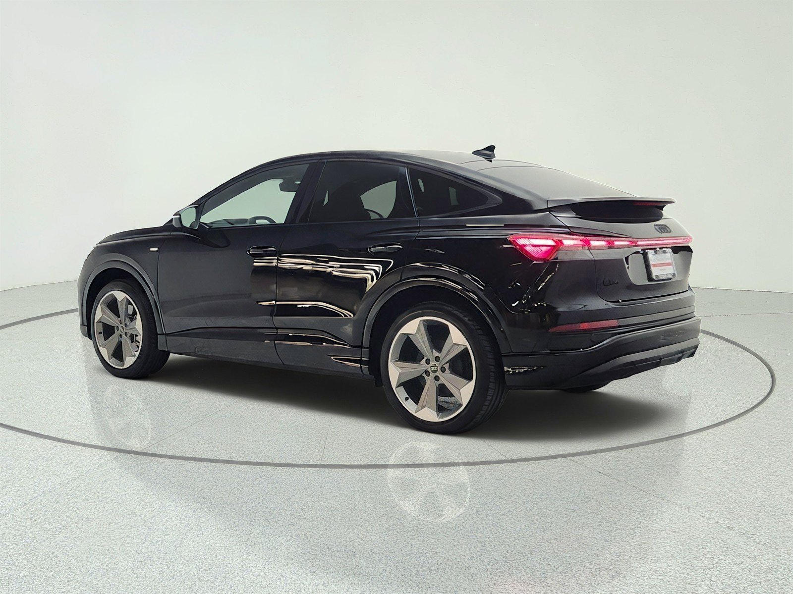 Used 2024 Audi Q4 e-tron Premium Plus w/ Premium Plus AWD/4WD image 7