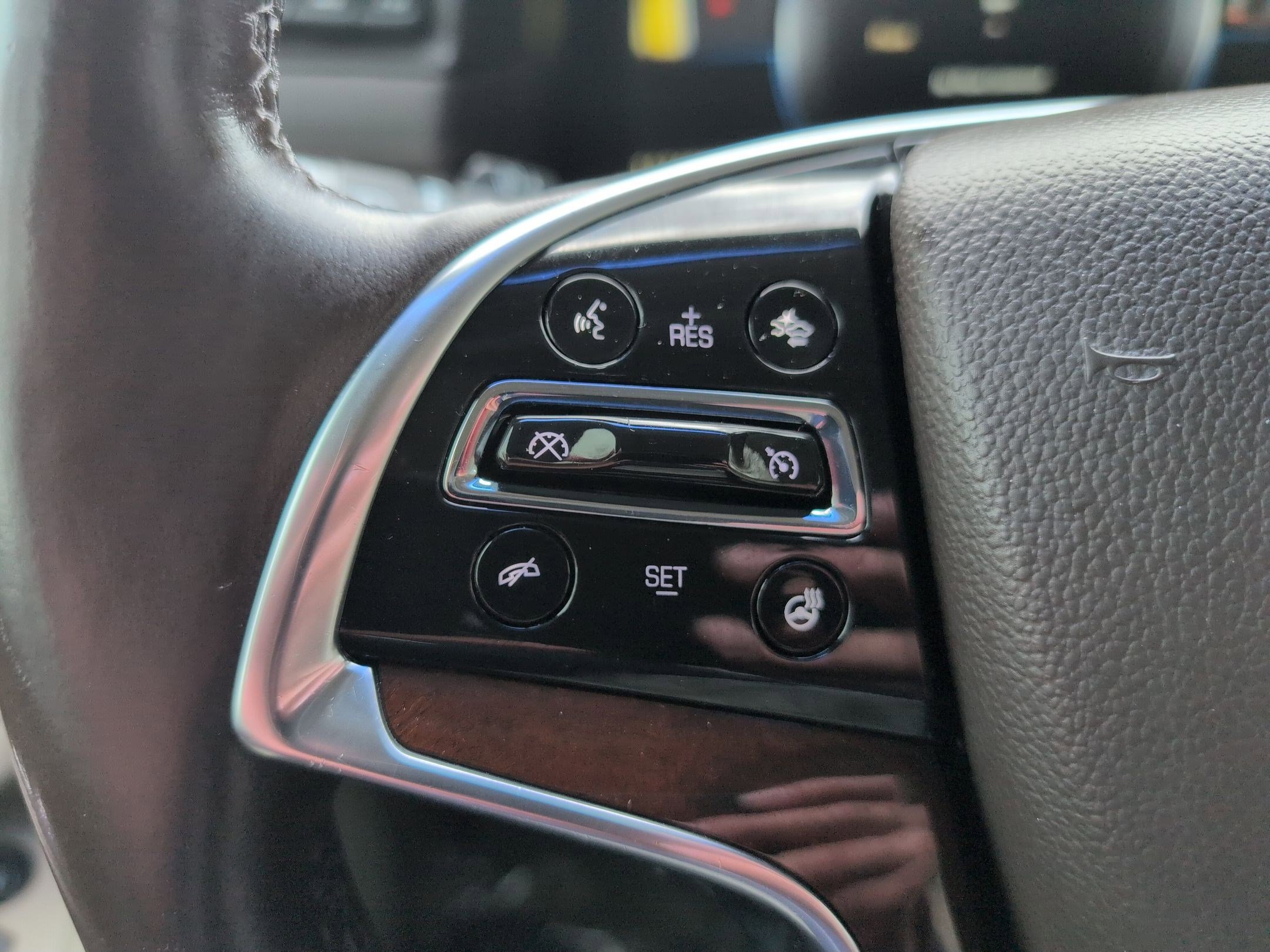 Used 2015 Cadillac Escalade Premium image 17