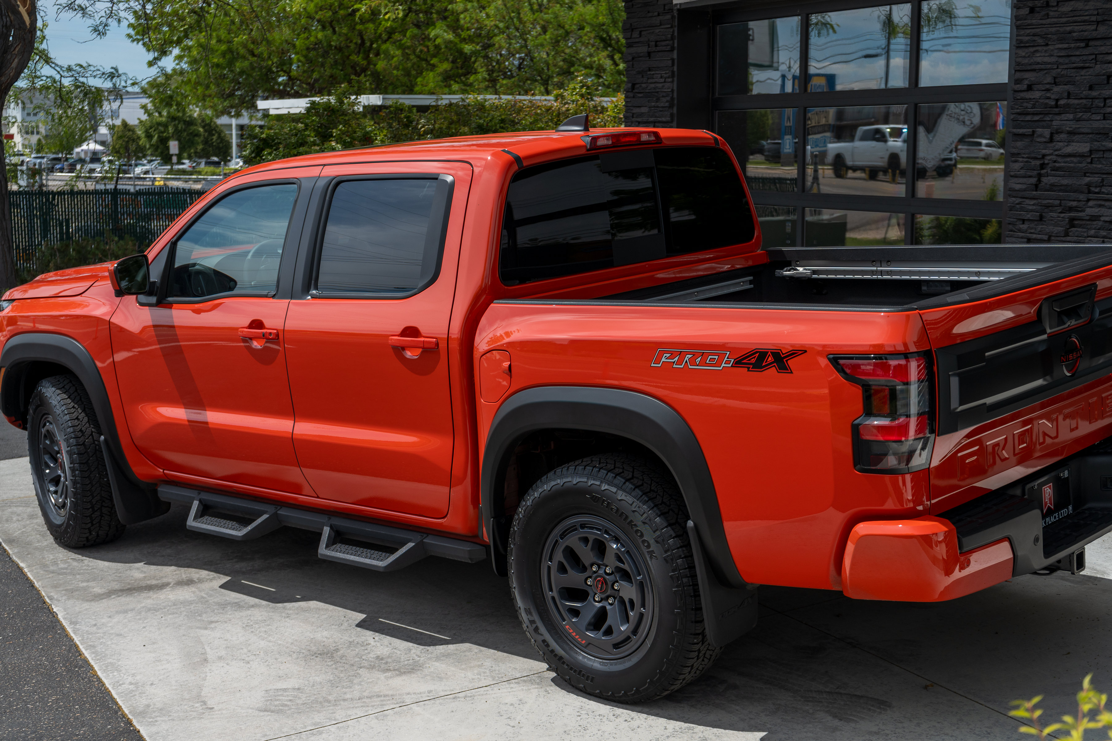 Used 2025 Nissan Frontier PRO-4X w/ Pro Premium Package AWD/4WD image 8