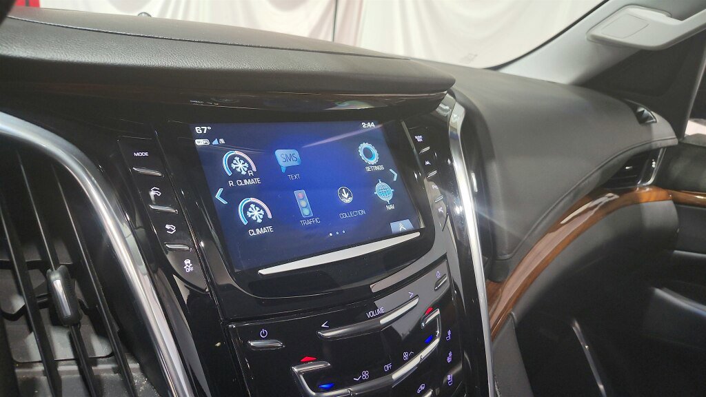 Used 2017 Cadillac Escalade ESV Luxury AWD/4WD image 35