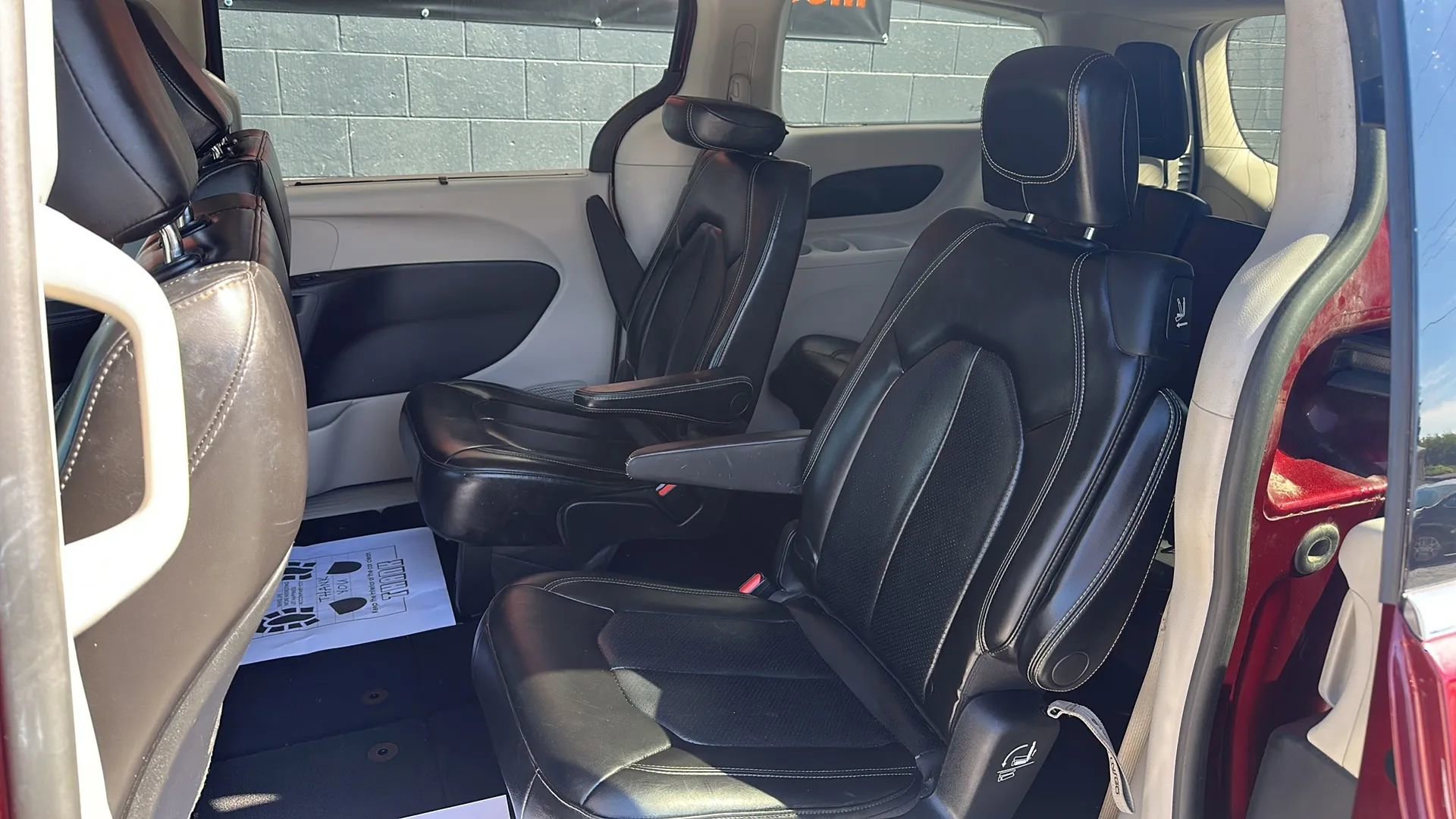 Used 2021 Chrysler Voyager Lxi image 16