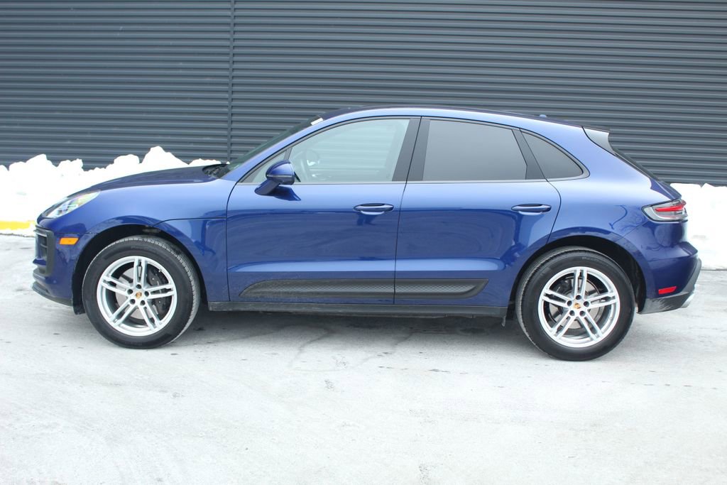 Certified 2024 Porsche Macan image 2