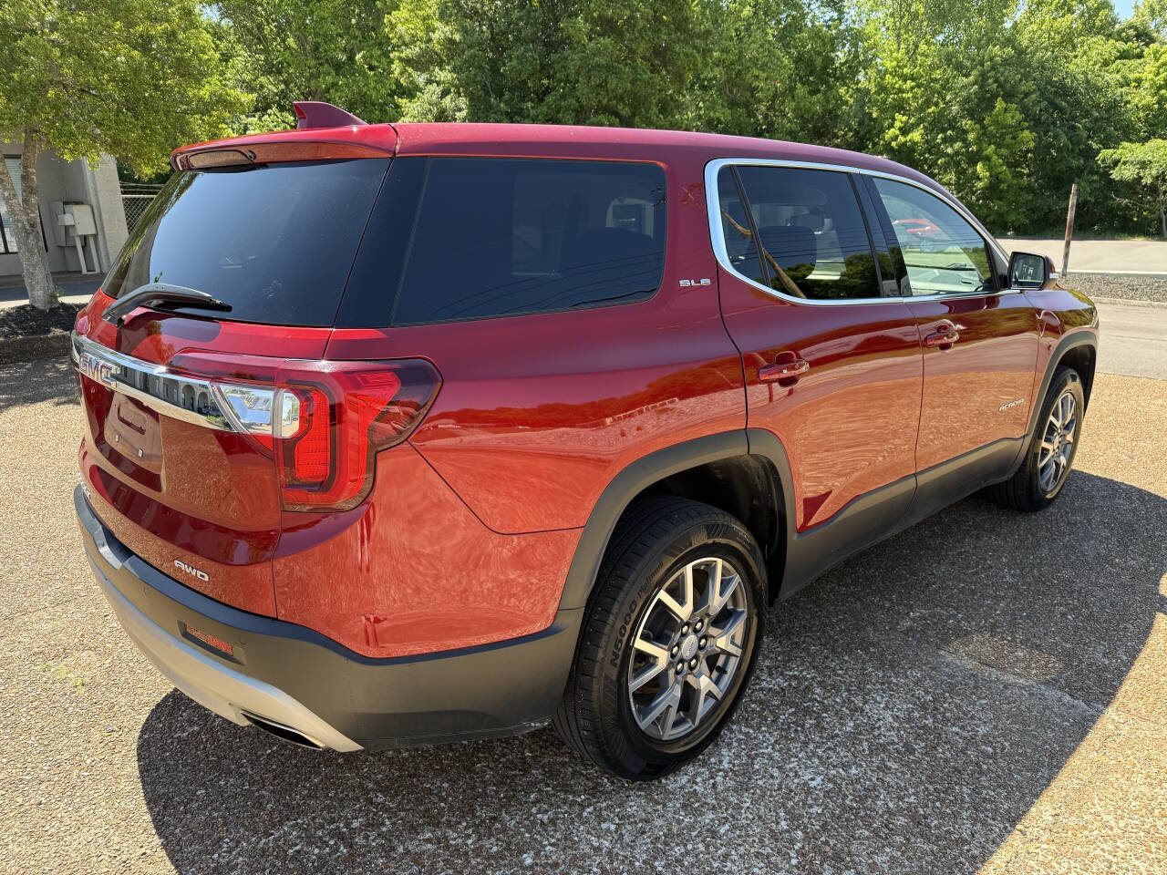 Used 2023 GMC Acadia SLE w/ LPO, Floor Liner Package AWD/4WD image 5