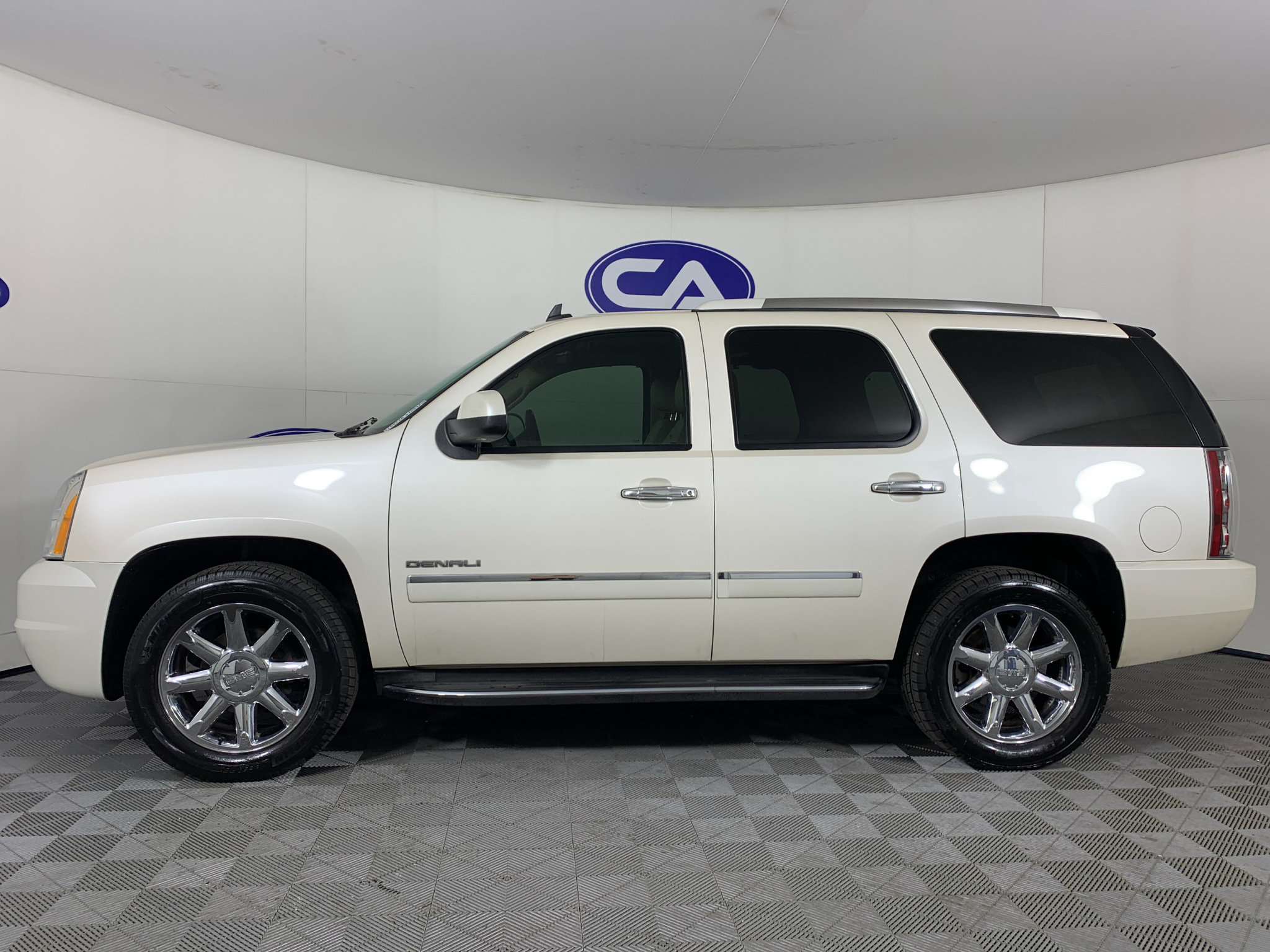 Used 2014 GMC Yukon Denali RWD image 6