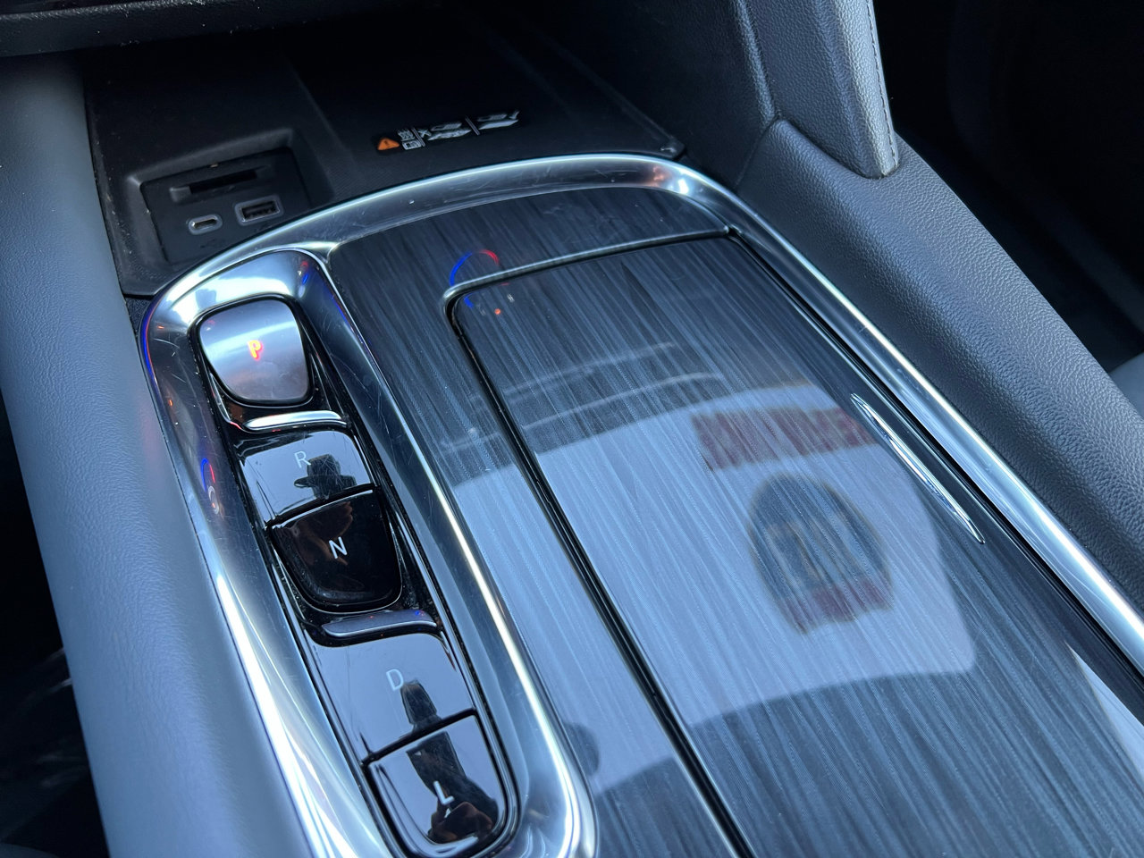 Used 2023 Buick Enclave Essence image 21