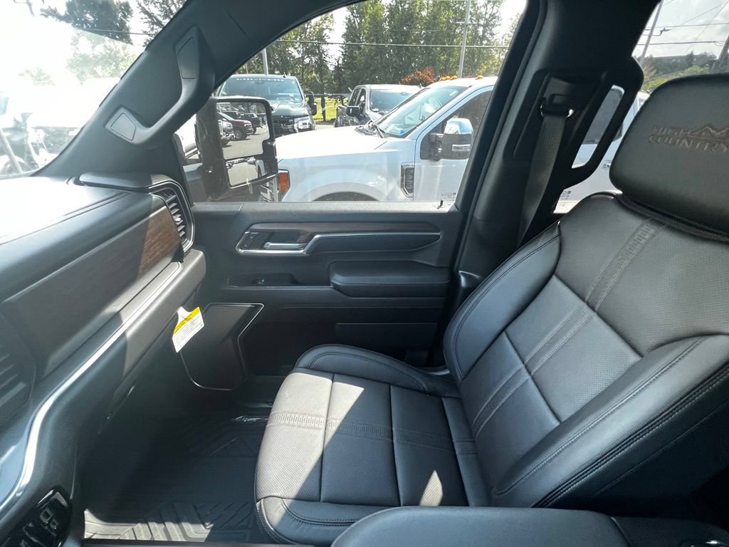 Used 2024 Chevrolet Silverado 2500 High Country w/ High Country Premium Package AWD/4WD image 29