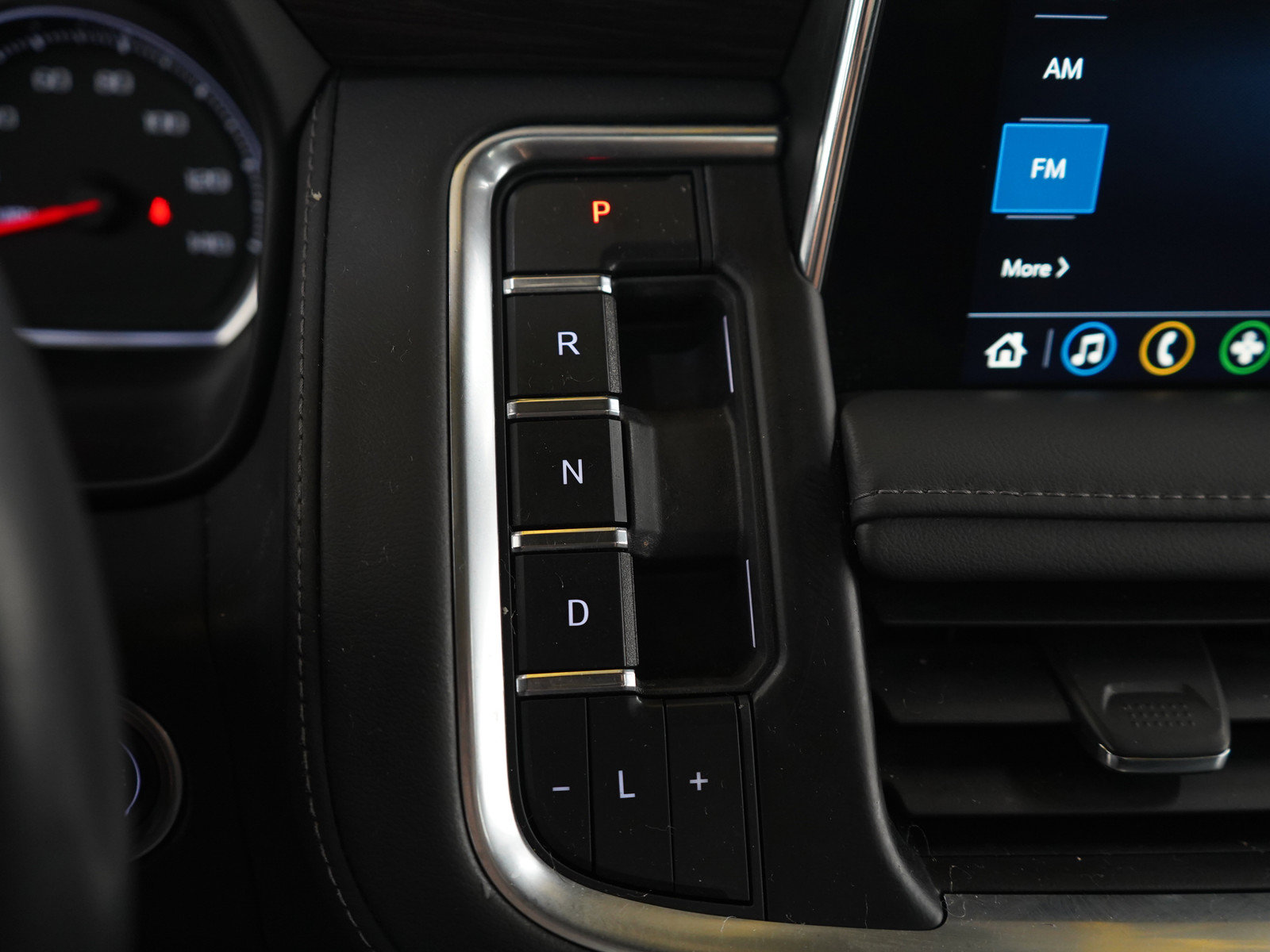 Used 2021 Chevrolet Tahoe Z71 w/ Z71 Signature Package AWD/4WD image 25