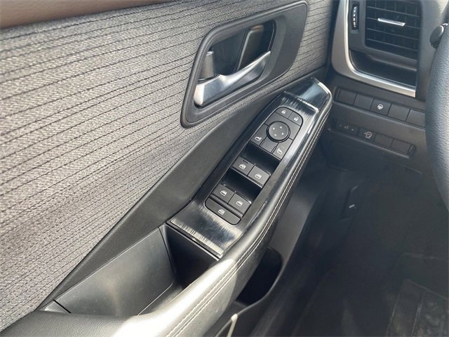 Used 2023 Nissan Rogue SV image 26