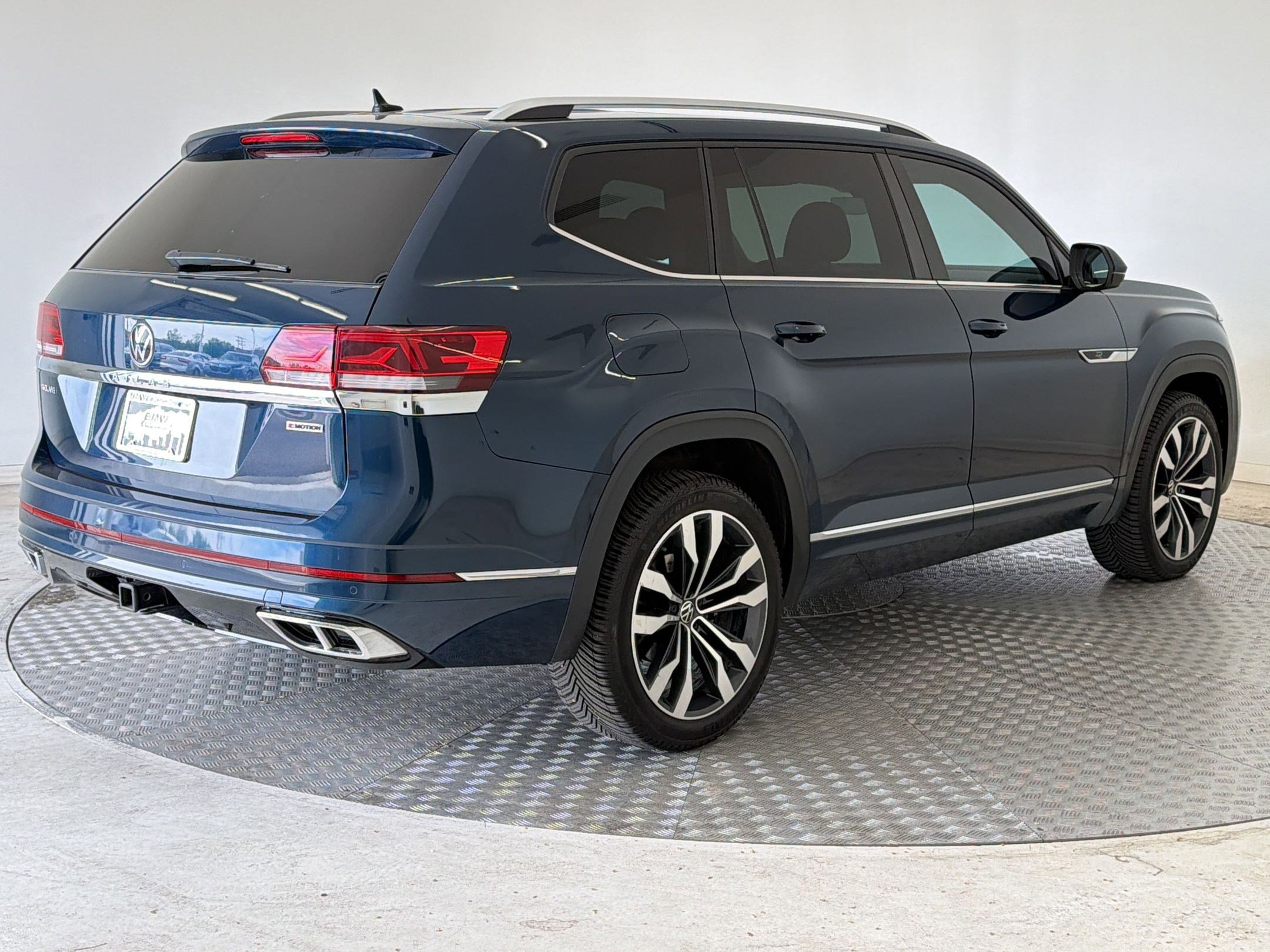 Used 2021 Volkswagen Atlas SEL R-Line image 9