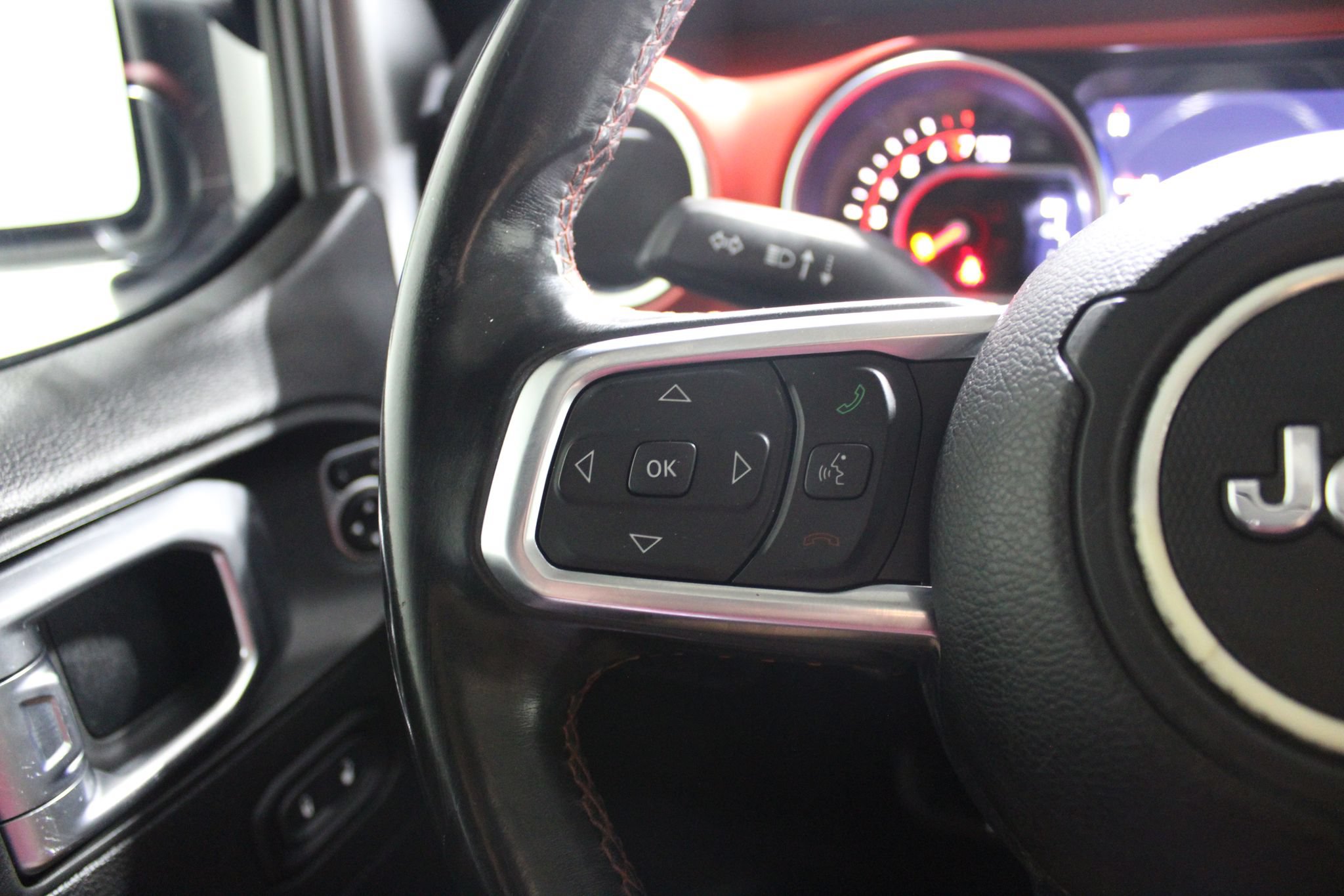 Used 2020 Jeep Gladiator Rubicon AWD/4WD image 39